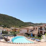 Bouganvillage מלון דירות