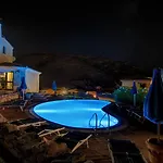 Bouganvillage מלון דירות