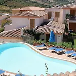 Bouganvillage מלון דירות